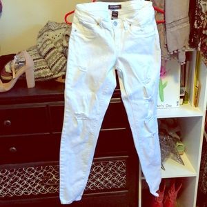Brand new never worn white jeans